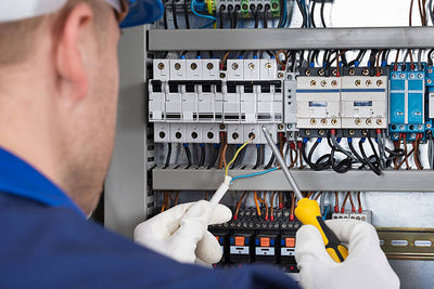 Your Ultimate Homeowner's Guide to Smart Circuit Breakers and Replacement